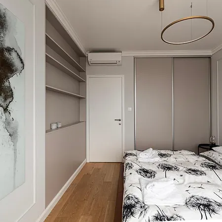 Klingerka Apartment, 25th Floor With Free Parking And View Of Castle And Danube *