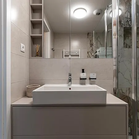 Klingerka Apartment, 25th Floor With Free Parking And View Of Castle And Danube *