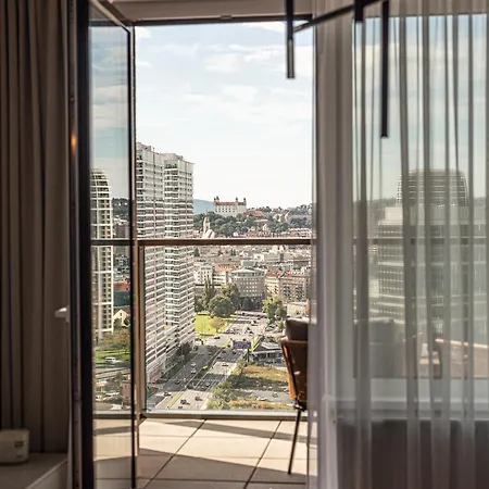 Klingerka Apartment, 25th Floor With Free Parking And View Of Castle And Danube Bratislava