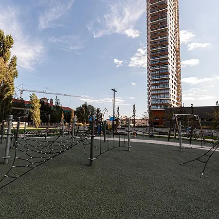 Klingerka Apartment, 25th Floor With Free Parking And View Of Castle And Danube Апартаменты *