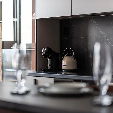 아파트 Klingerka Apartment, 25th Floor With Free Parking And View Of Castle And Danube *